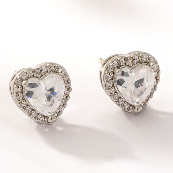 CZ Heart  Stud Earrings - Picture 1 of 2